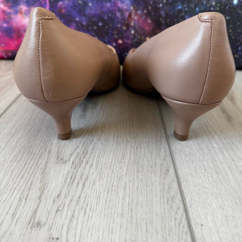 TROTTERS Womens Beige Kiera Pointed Toe Kitten Heel Slip On Pumps Sz 8.5 - Picture 4 of 8